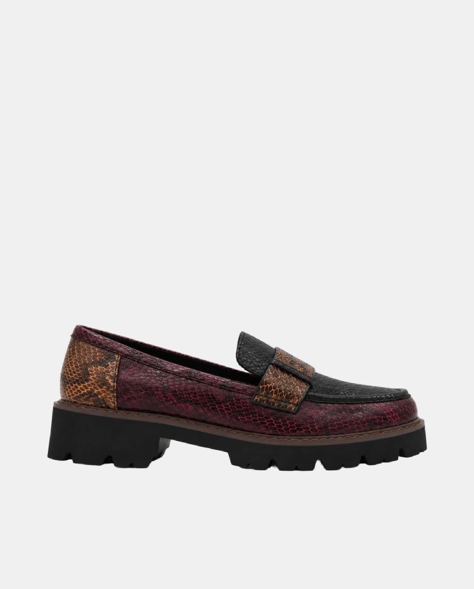 Imagen 0 de Mocasín de mujer de estilo clásico y exterior de piel