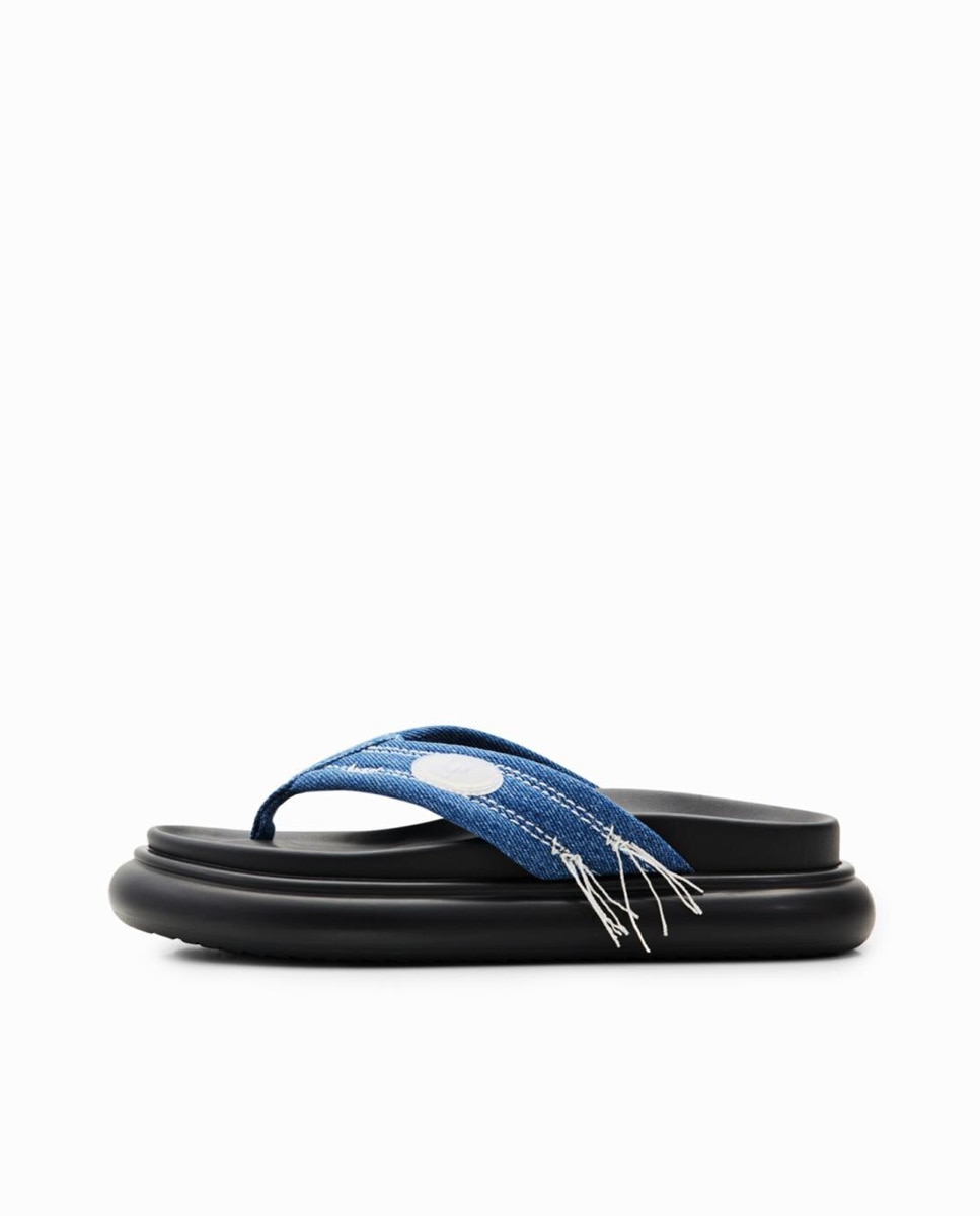 Imagen 0 de Sandalias de dedo denim de mujer