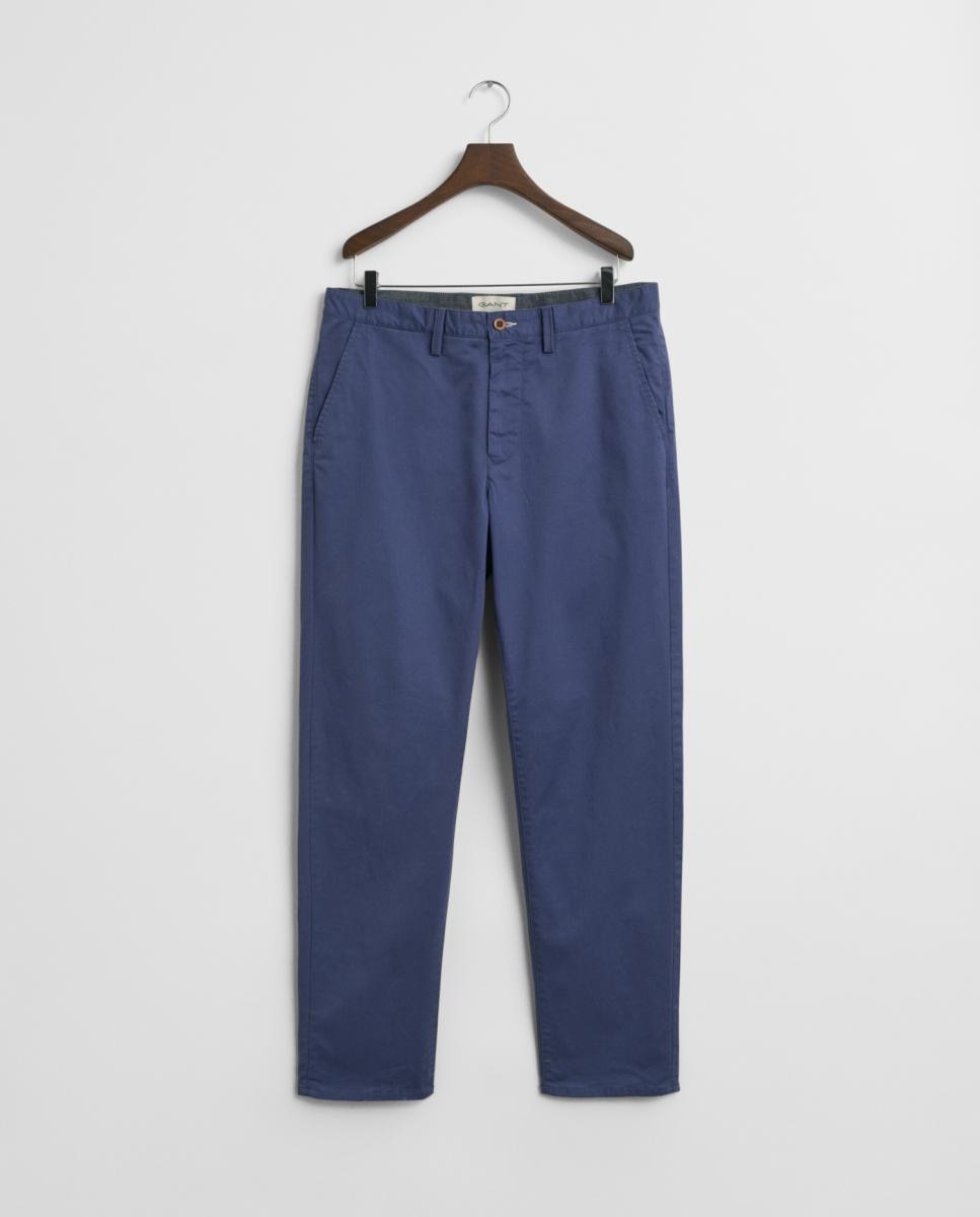 Imagen 0 de Pantalones chinos de hombre en algodón orgánico con corte regular y cintura media.