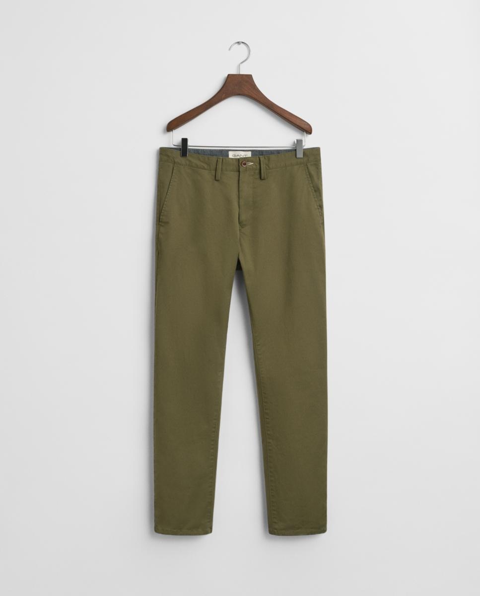 Imagen 0 de Pantalón chino de hombre de algodón mayoritariamente orgánico, con corte slim, talle medio y bolsillos traseros