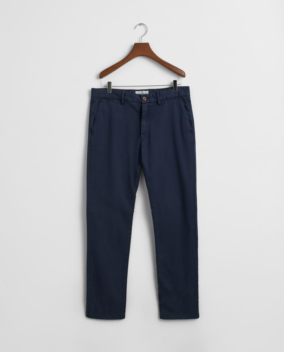 Imagen 0 de Pantalones chinos de hombre en mezcla de algodón con corte estilizado y textura cepillada.