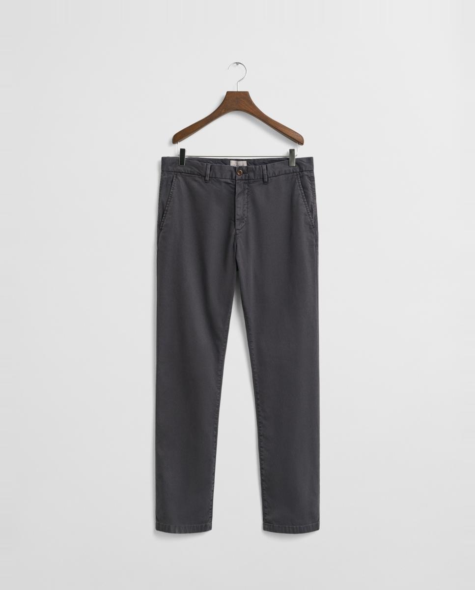 Imagen 0 de Pantalón chino de hombre de mezcla de algodón, con corte slim, talle medio y bolsillos delanteros y traseros.