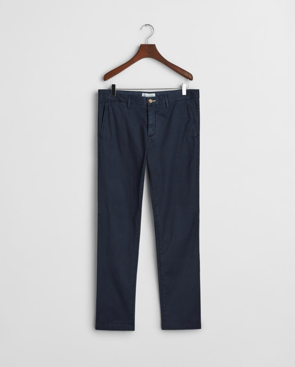 Imagen 0 de Pantalones chinos de hombre en algodón con corte slim y acabado desteñido.