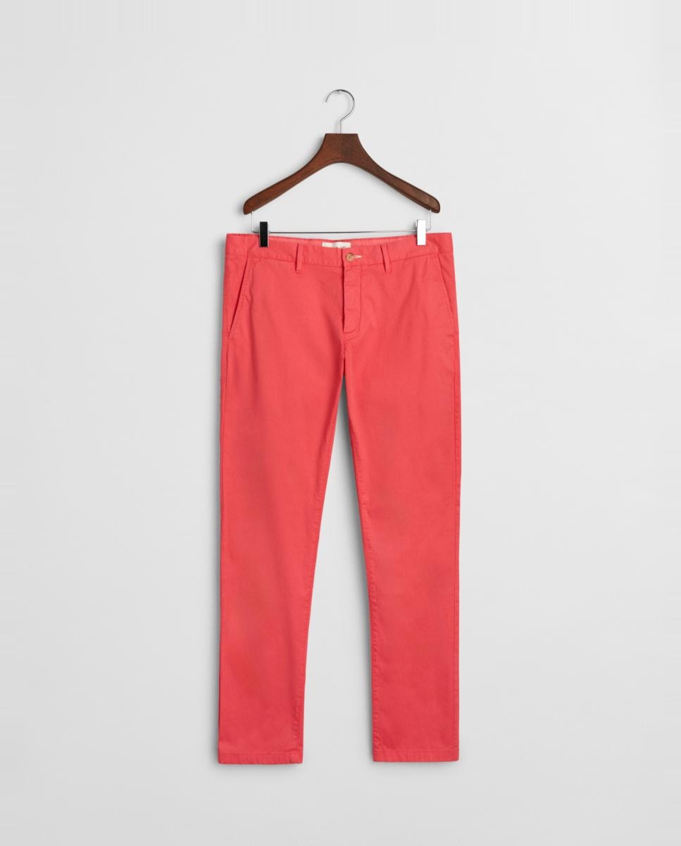 Imagen 0 de Pantalones chinos de hombre en algodón con corte slim y acabado desteñido.
