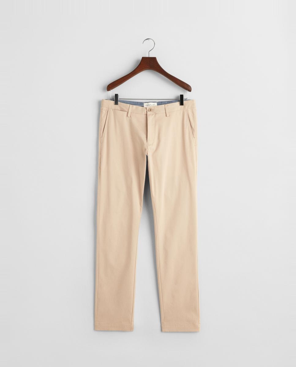 Imagen 0 de Pantalones deportivos chinos de hombre con corte slim y cintura media.
