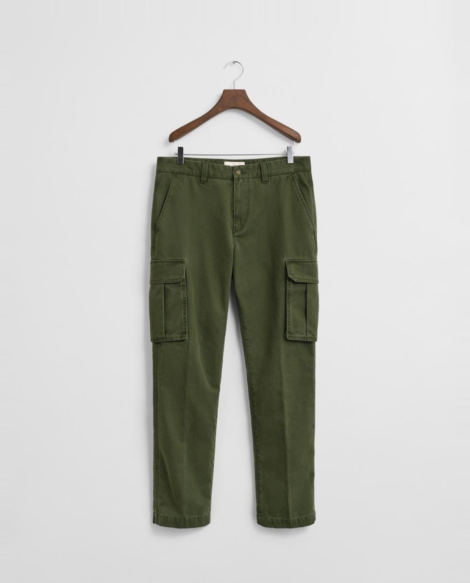 Imagen 0 de Pantalones cargo de hombre en sarga de algodón con corte recto.