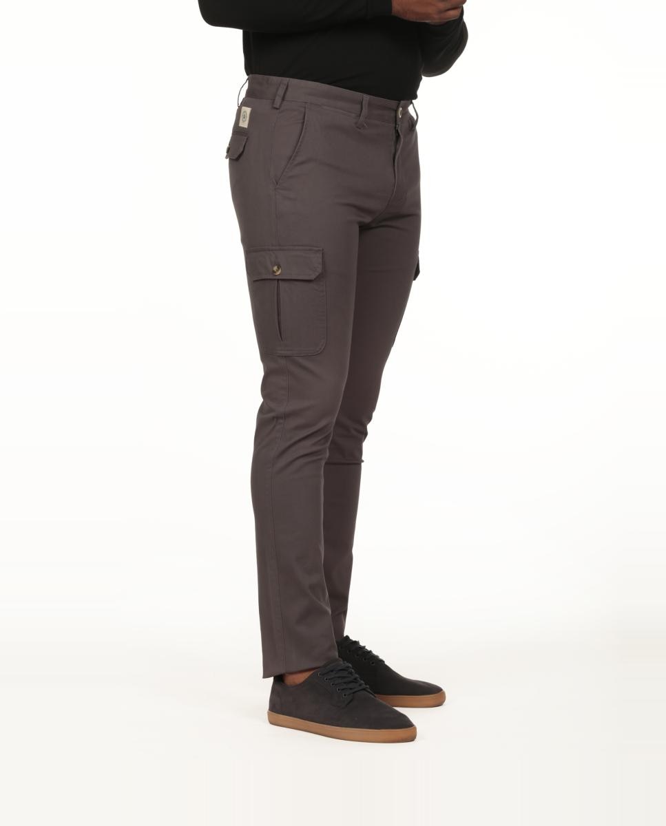Imagen 0 de Pantalón hombre cargo con bolsillos