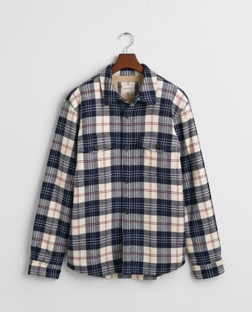 Imagen 0 de Sobrecamisa de hombre en sarga ligera con forro sherpa, corte regular y diseño de cuadros.