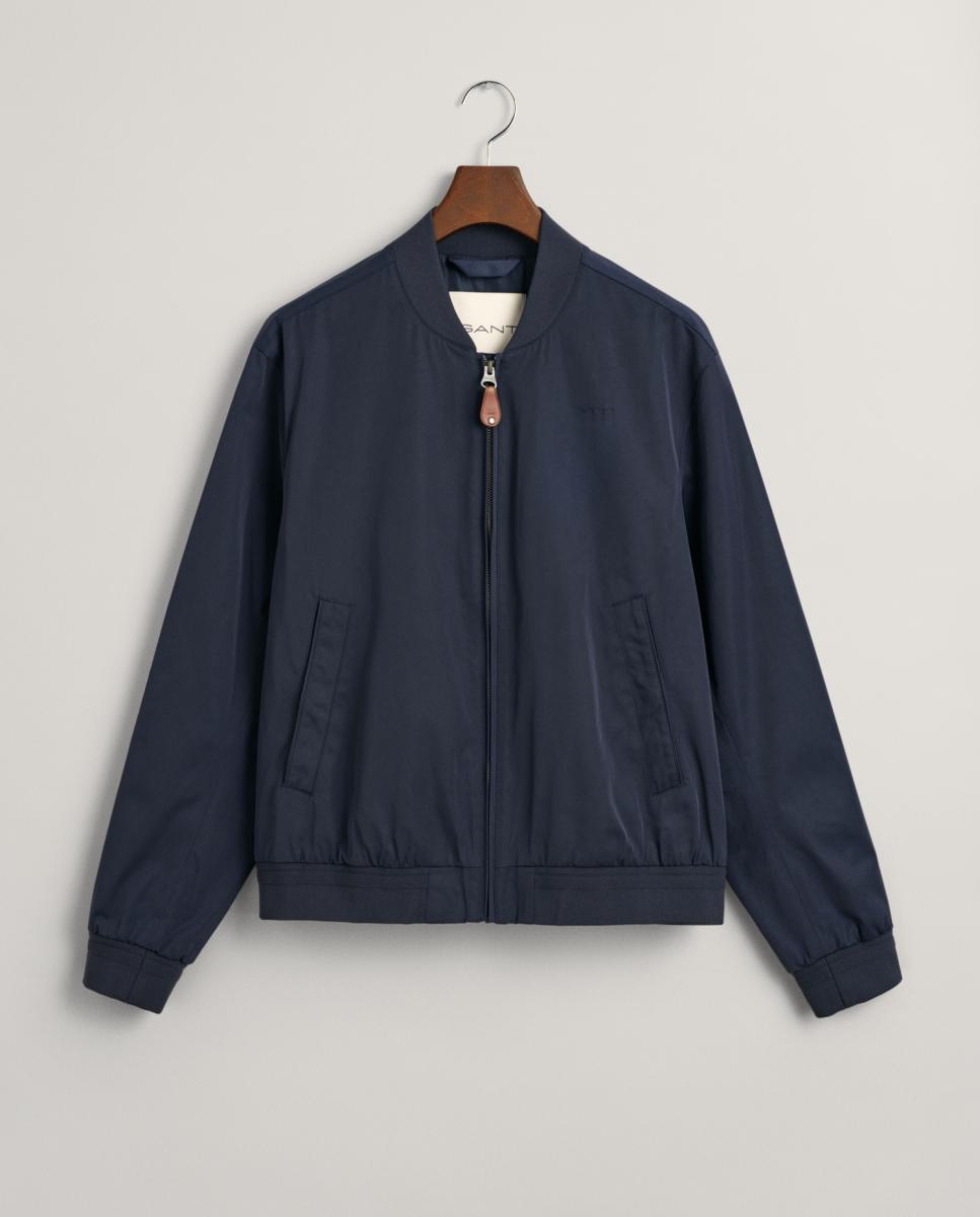 Imagen 0 de Chaqueta bomber ligera de hombre, estilo aviador y repelente al agua, con bolsillos laterales y ribetes elásticos.