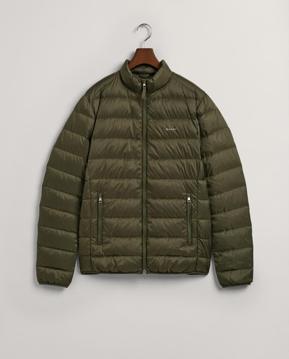 Imagen 0 de Chaqueta de plumón ligera de hombre, repelente al agua y sostenible, con relleno certificado y diseño ideal para entretiempo.