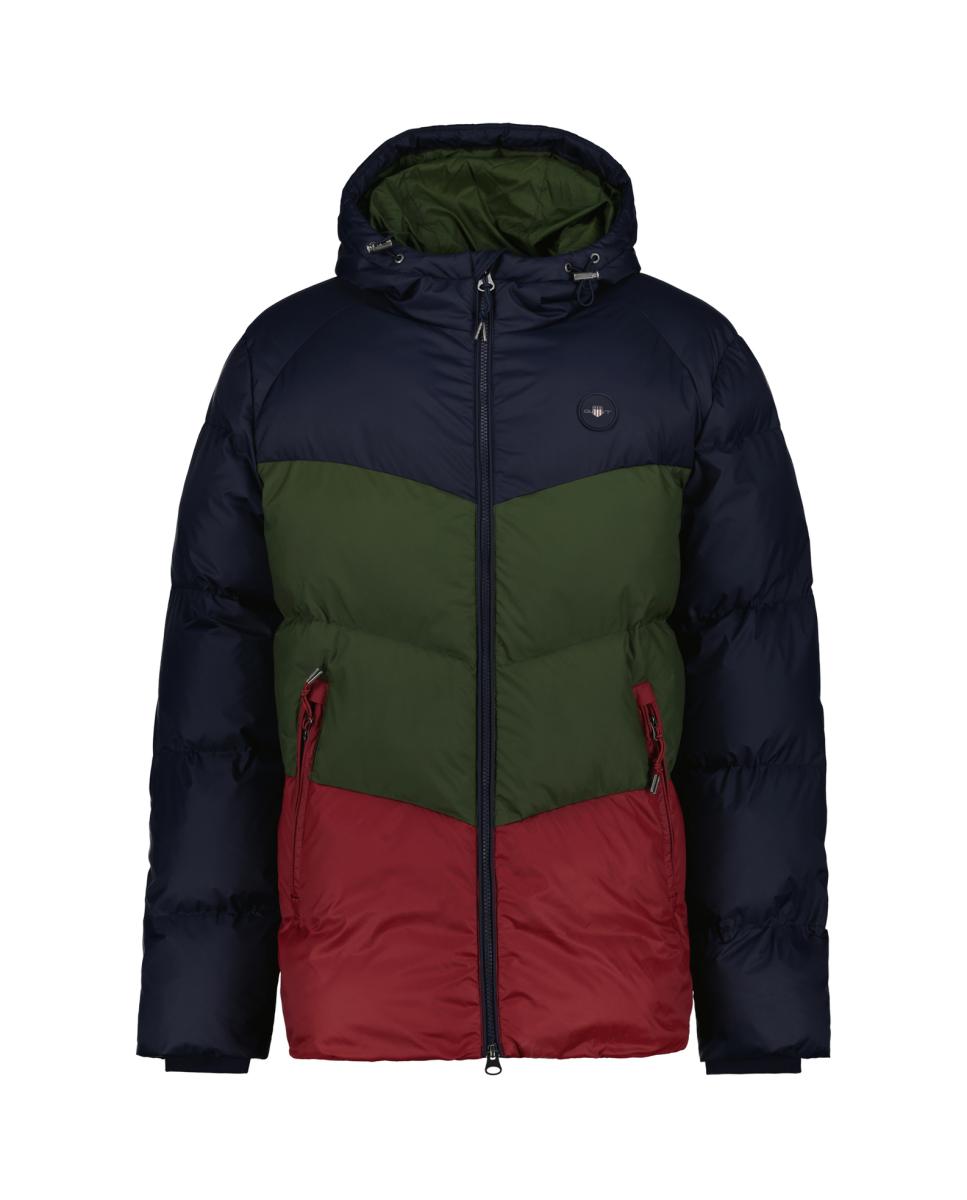 Imagen 0 de Chaqueta Active Cloud de hombre, acolchada y repelente al agua, con capucha desmontable, cierre frontal y bolsillos laterales con cremallera.