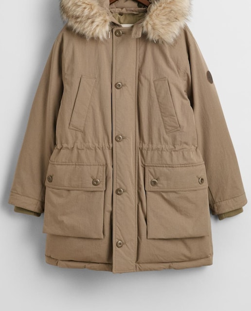 Imagen 0 de Parka de hombre con tratamiento DWR para repeler el agua y capucha con ribete de pelo sintético desmontable.