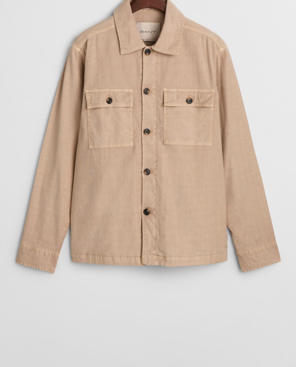 Imagen 0 de Sobrecamisa de hombre en mezcla de algodón y lino con corte regular y efecto lavado, con bolsillos delanteros y botones de imitación cuerno.