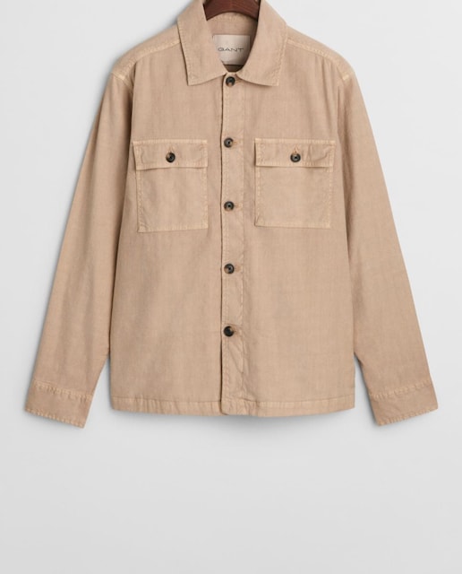 Imagen 0 de Sobrecamisa de hombre en mezcla de algodón y lino con corte regular y efecto lavado, con bolsillos delanteros y botones de imitación cuerno.