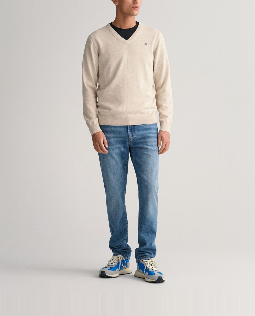 Imagen 0 de Jersey de hombre de algodón 100%, con corte regular, cuello de pico y logo bordado en el pecho.