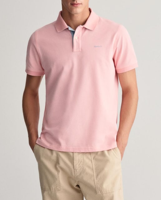 Imagen 0 de Polo de hombre en piqué de algodón con corte regular y bordado pequeño en el pecho.