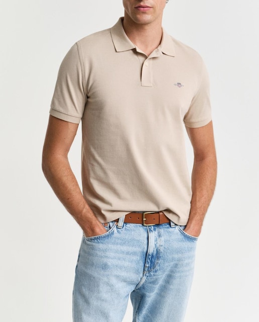 Imagen 0 de Polo de hombre en piqué de algodón con corte regular y logo bordado en el pecho.