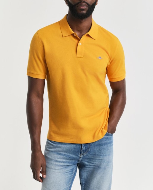 Imagen 0 de Polo de hombre en piqué de algodón con corte regular y logo bordado en el pecho.