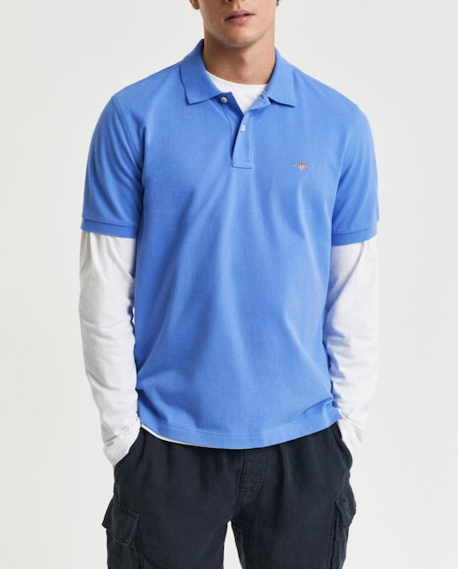 Imagen 0 de Polo de hombre en piqué de algodón con corte regular y logo bordado en el pecho.