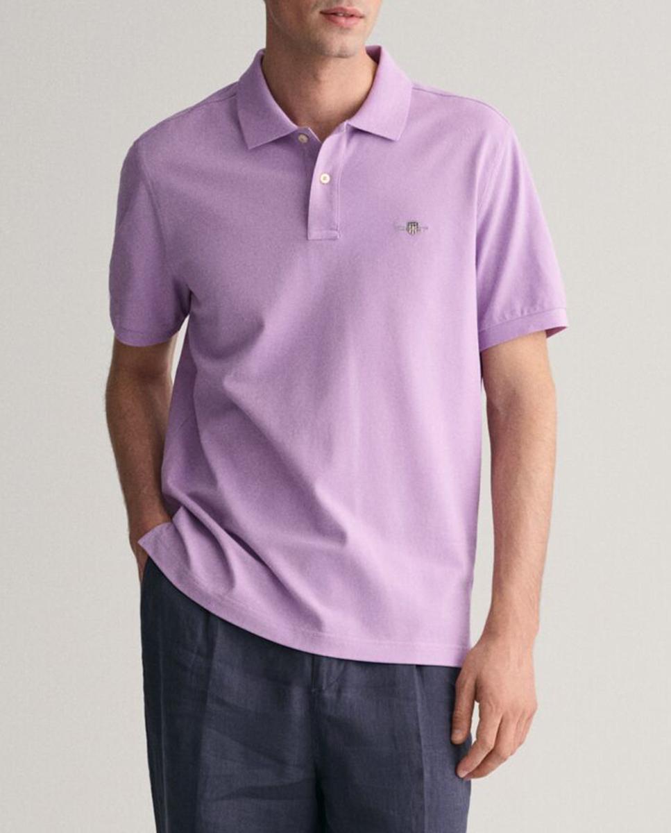 Imagen 0 de Polo de hombre en piqué de algodón con corte regular y logo bordado en el pecho.