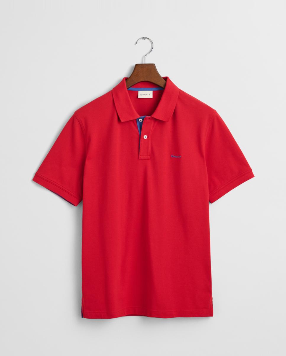 Imagen 0 de Polo de hombre en piqué de algodón con corte regular y detalles en contraste, incluido logo bordado.