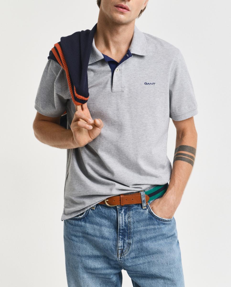 Imagen 0 de Polo de hombre en piqué de algodón con corte regular y detalles en contraste, incluido logo bordado.