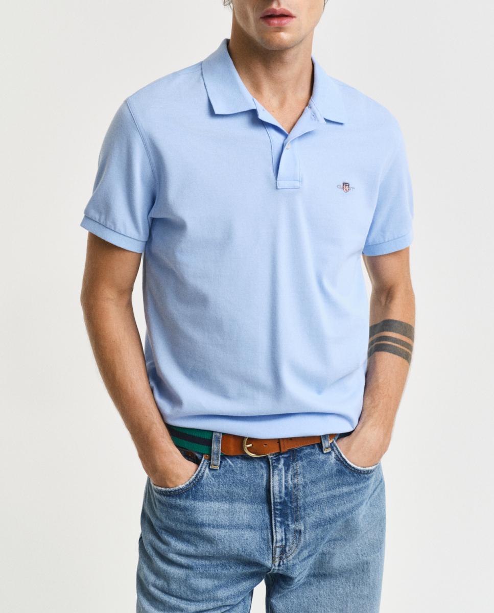 Imagen 0 de Polo de hombre en piqué de algodón con corte slim y logo bordado en el pecho.