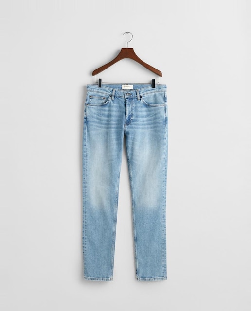 Imagen 0 de Vaqueros de hombre en mezcla de algodón elástico con corte slim y efecto desgastado.