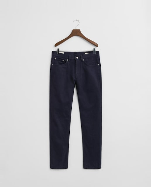 Imagen 0 de Vaqueros de hombre en sarga cepillada elástica con corte slim y diseño de cinco bolsillos.