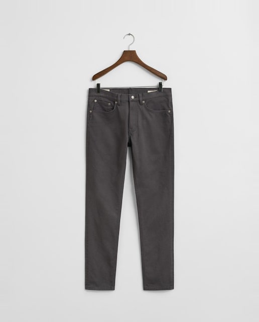 Imagen 0 de Vaqueros de hombre en sarga cepillada elástica con corte slim y diseño de cinco bolsillos.