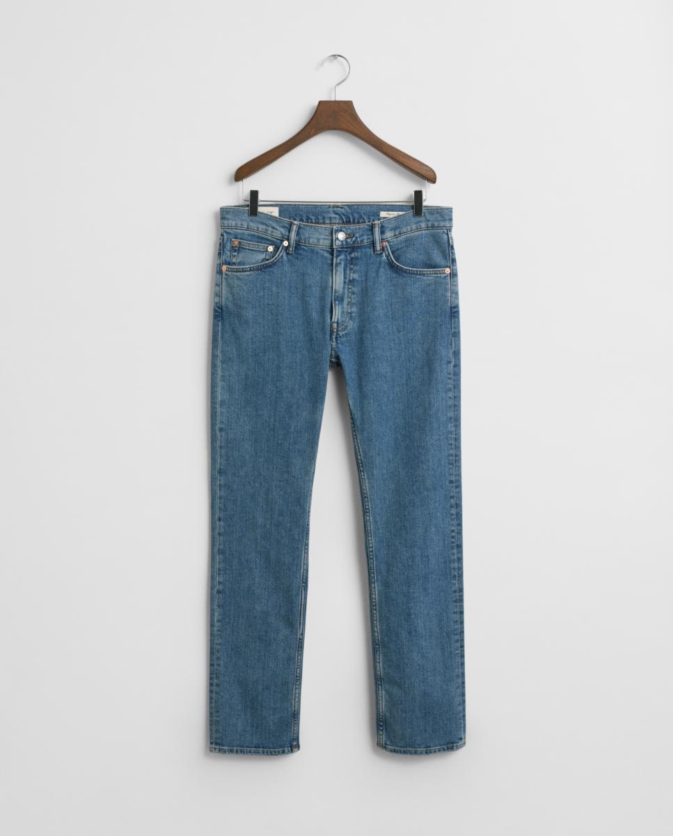 Imagen 0 de Vaqueros de hombre en denim índigo con corte regular y ligero ajuste tapered, diseño de cinco bolsillos.