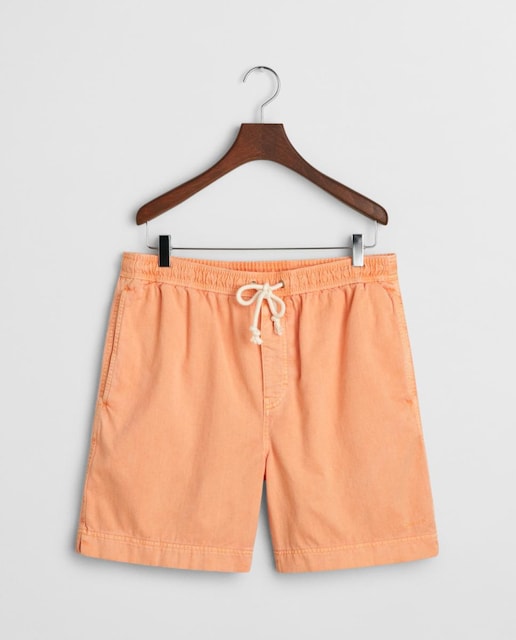 Imagen 0 de Pantalones cortos de hombre en sarga de algodón suave con cintura ajustable y corte recto.