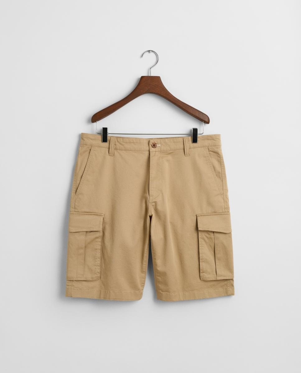 Imagen 0 de Pantalones cortos cargo de hombre en algodón elástico con corte holgado y diseño funcional.