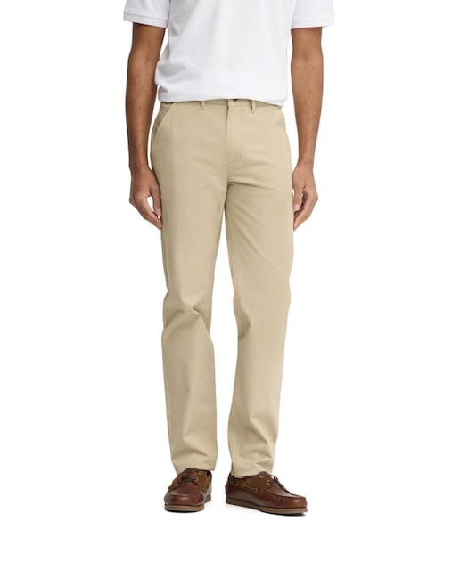 Imagen 0 de Pantalón chino de hombre de corte slim, confeccionado en algodón con un pequeño porcentaje de elastano que aporta mayor confort