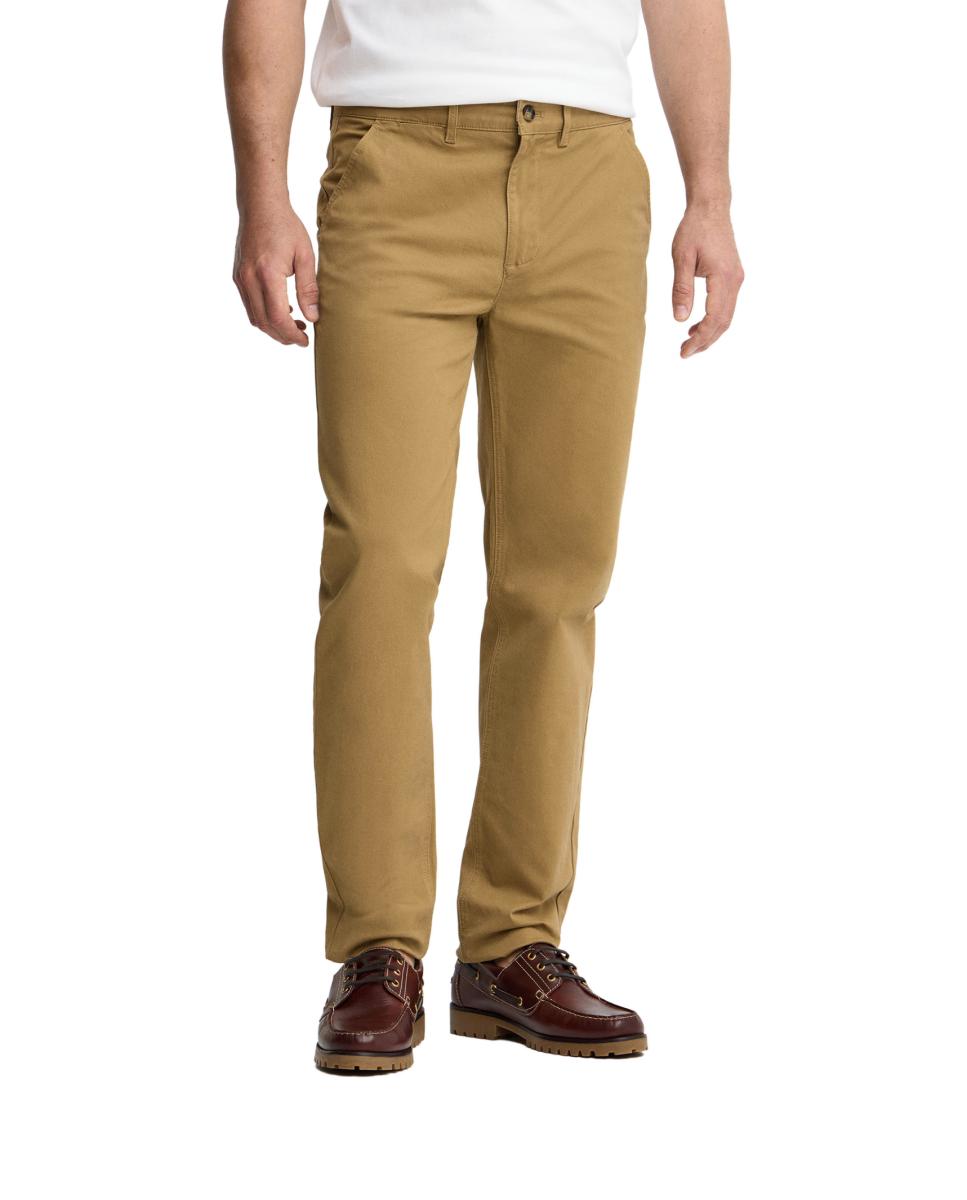 Imagen 0 de Pantalón chino de hombre de corte slim, confeccionado en algodón con un pequeño porcentaje de elastano que aporta mayor confort