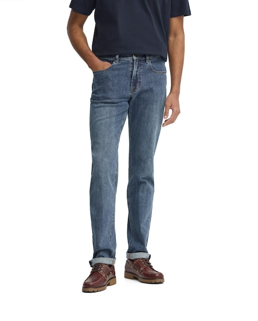 Imagen 0 de Vaquero de hombre de corte slim, elaborado en algodón con un pequeño porcentaje de elastano para mayor confort