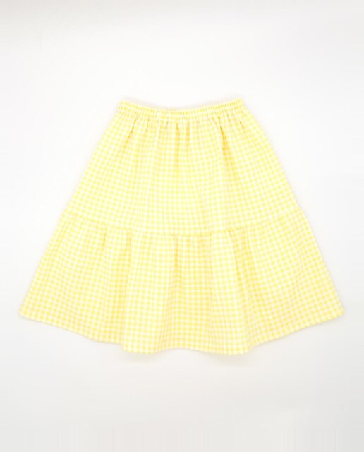 Imagen 0 de Falda midi cuadro vichy . Hecha de volantes, elastica en la cintura.