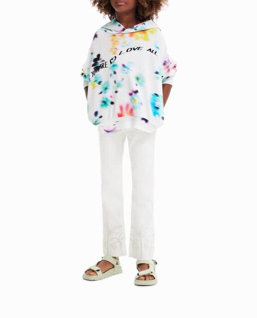 Imagen 0 de Sudadera oversize desenfocada de niña