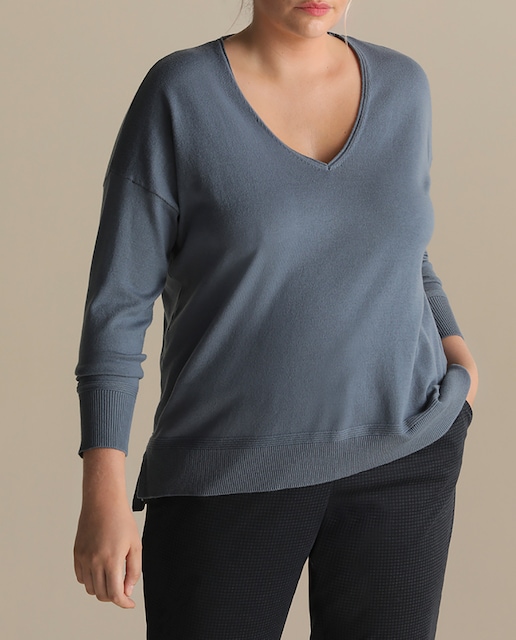 Imagen 0 de Jersey de mujer talla grande con manga larga y escote en pico