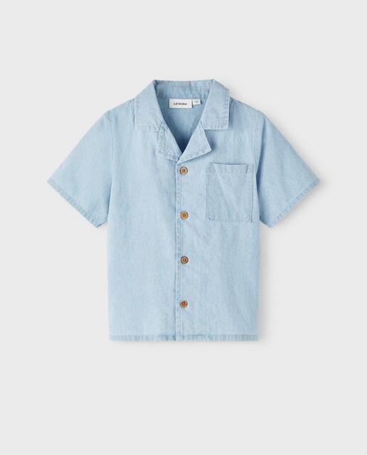 Imagen 0 de Camisa vaquera de niño de manga corta con detalle bolsillo en el pecho