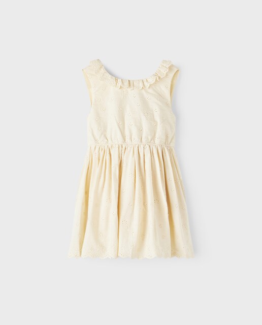 Imagen 0 de Vestido bordado de niña con detalle volante