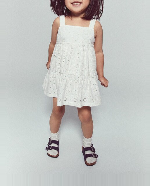 Imagen 0 de Vestido eyelet de bebé niña