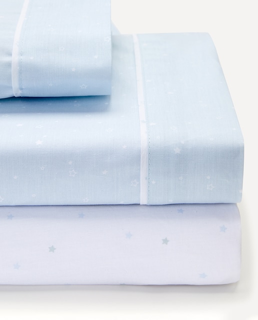 Imagen 0 de Juego de Sábanas Cotton Juice Baby Home Básico 3 piezas estrellas fondo color (disponible en varias tallas)