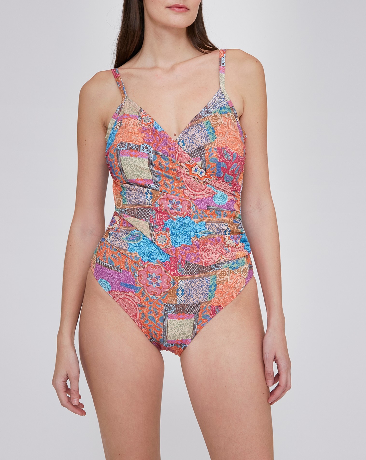 Imagen 0 de Bañador de mujer estampado con escote pico y copa