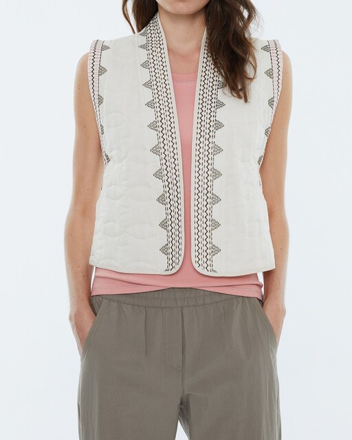 Imagen 0 de Chaleco de mujer bordado.