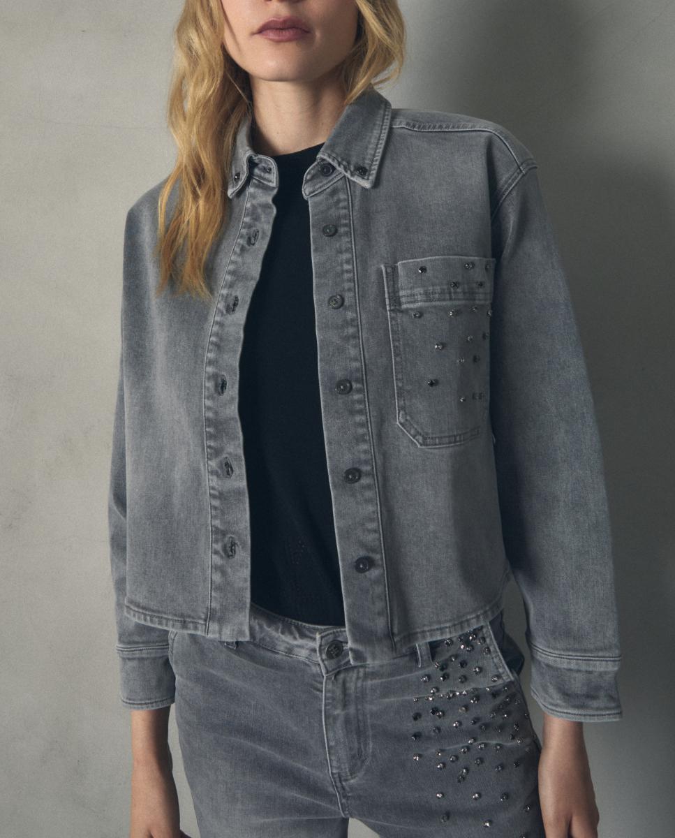 Imagen 0 de Chaqueta con detalle pedrería