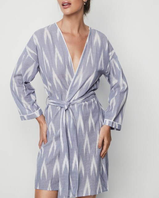 Imagen 0 de Bata cruzada de mujer