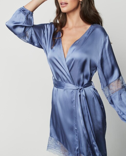 Imagen 0 de Bata lencera corta de mujer