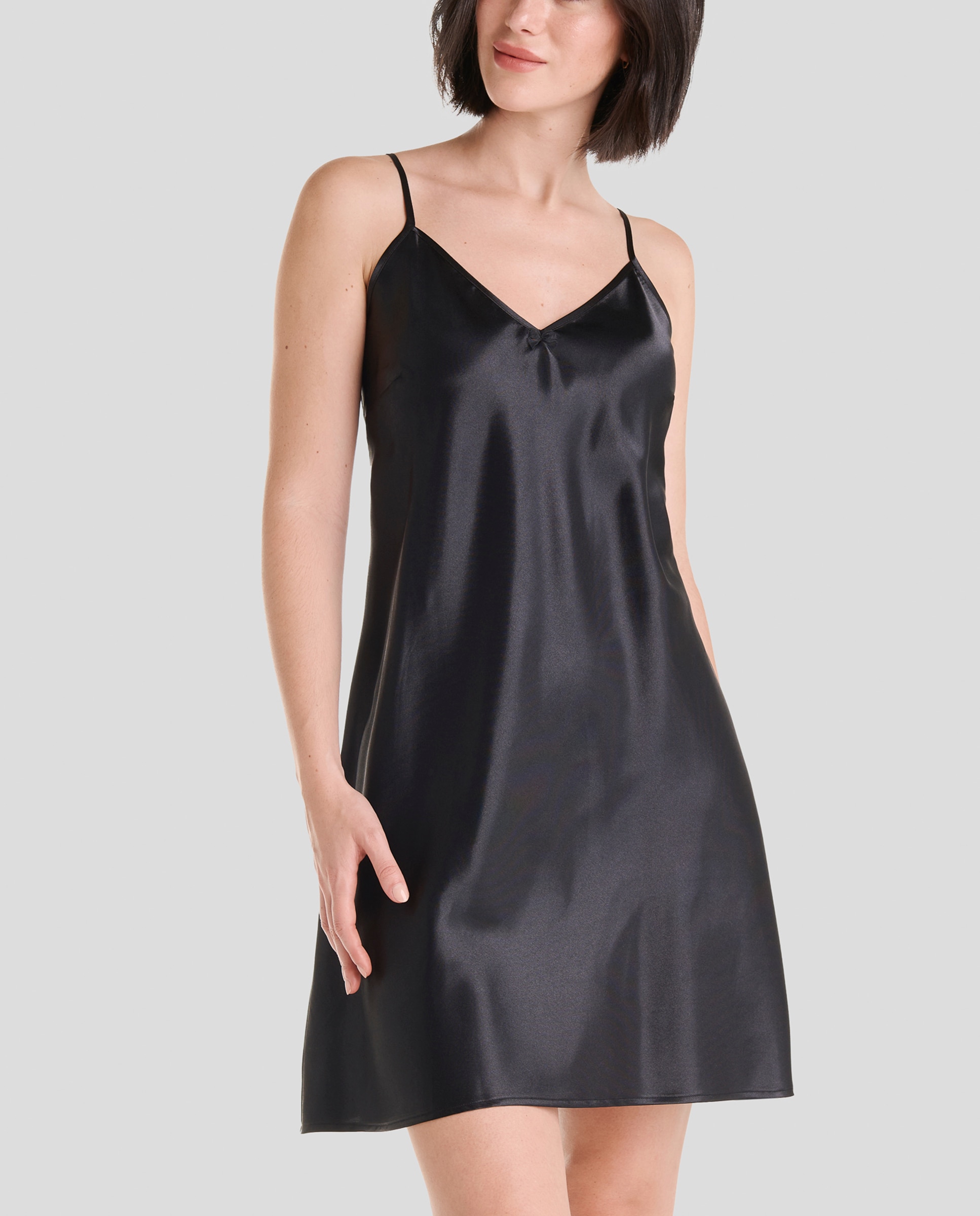 Imagen 0 de Camisón corto Lohe de mujer, tejído raso y tirantes.