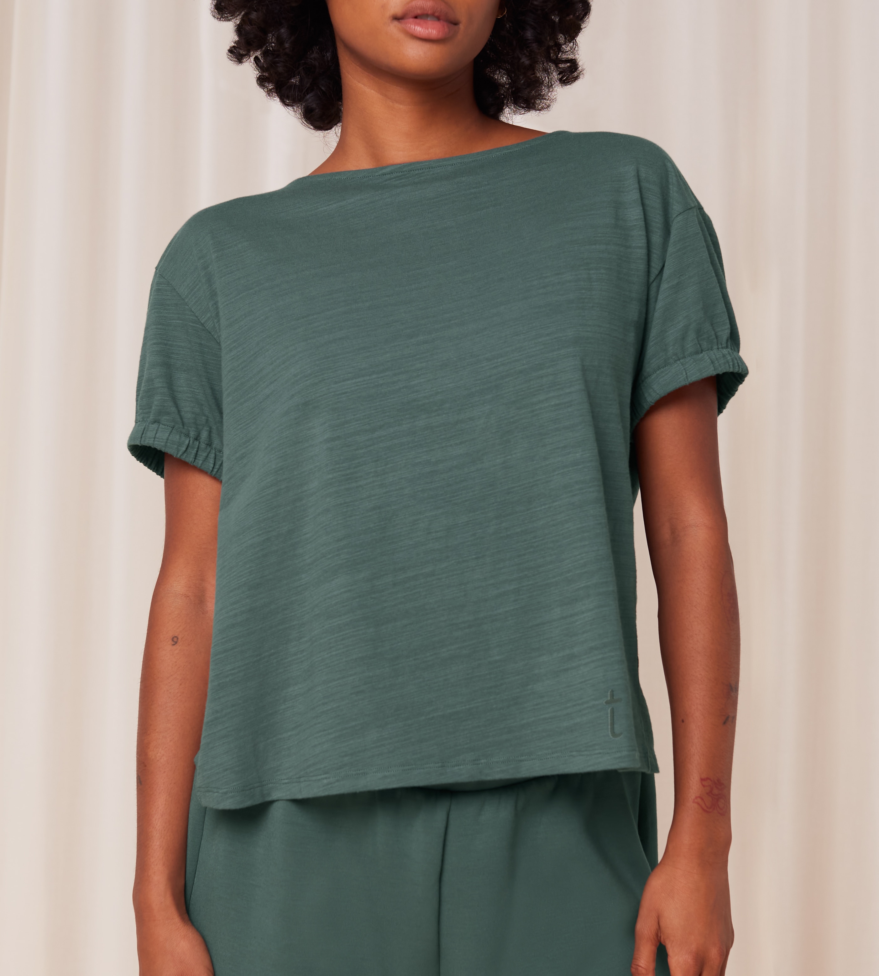 Imagen 0 de Camiseta estilo casual con corte caja con tejido reciclable antimicrobiano